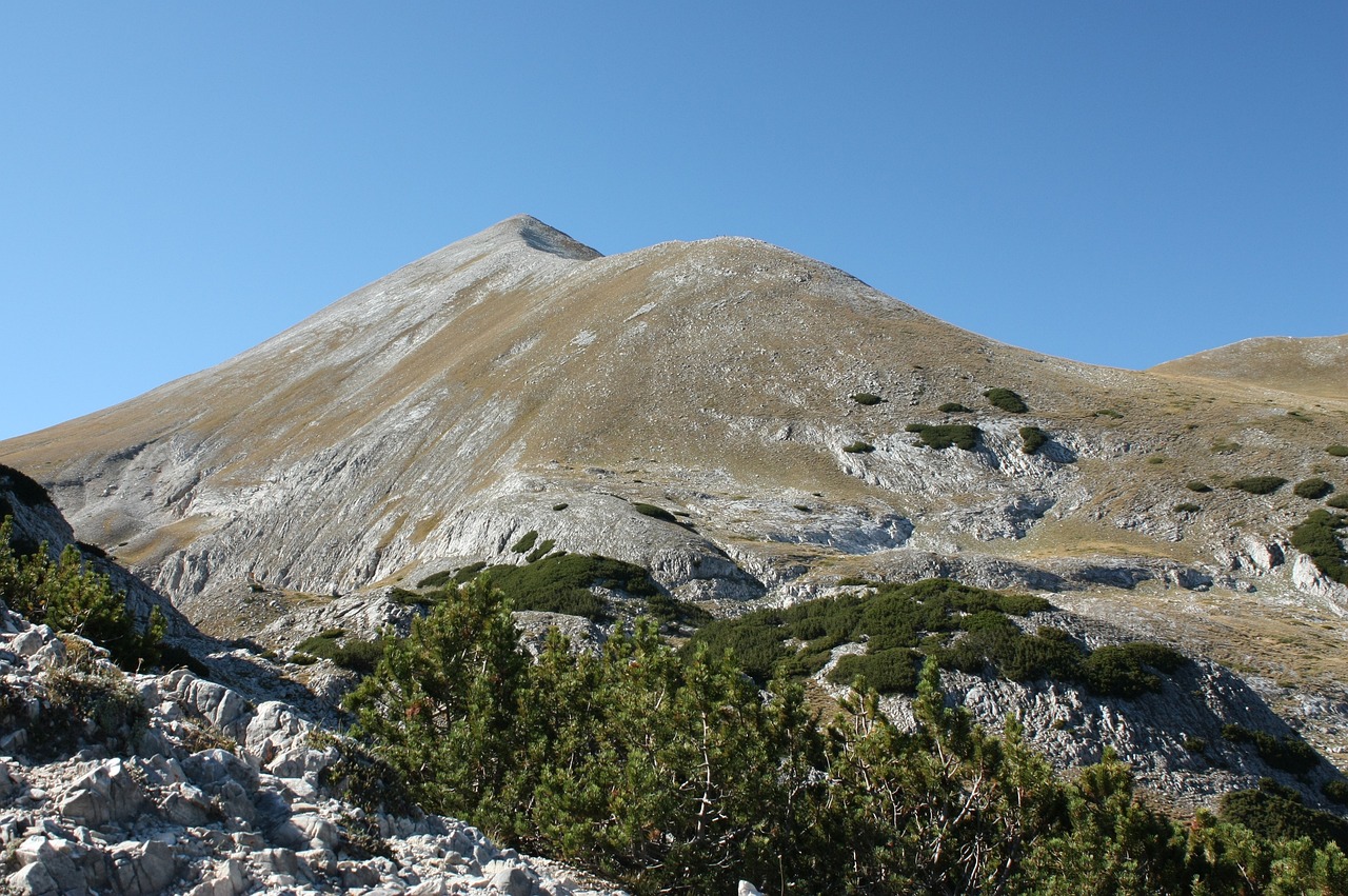 探索未知高峰，最新登山游记之旅